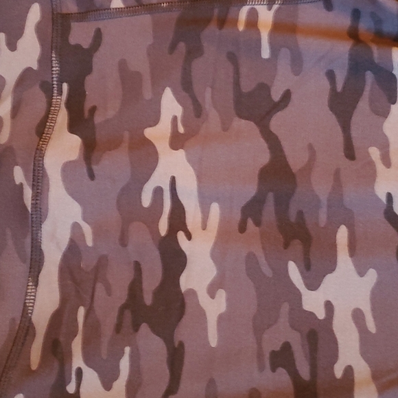 Maurices gray camo leggings size 2X * New without tags - Picture 6 of 6